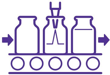 컨베이어 벨트 위에 세 개의 병이 있고 왼쪽에서 오른쪽으로 움직임을 나타내는 화살표가 있으며, 전부 보라색 선으로 그려져 있습니다.