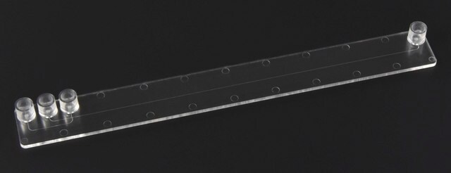 Cross-shaped channel chip - 50 &#956;m channel (extended size platform &#921;&#921;) Fluidic 189, PMMA with Luer Interface